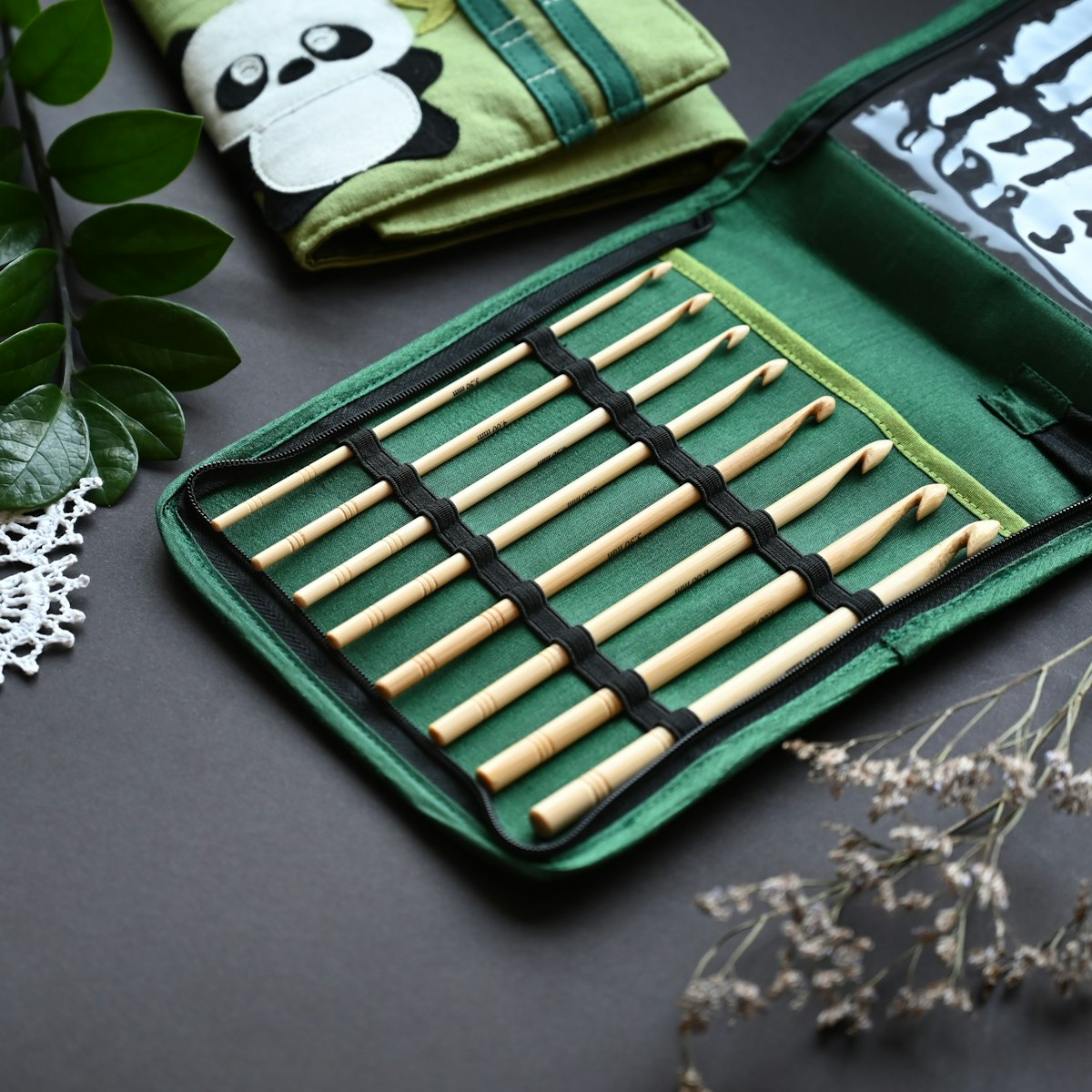 Ergonomic crochet hook set